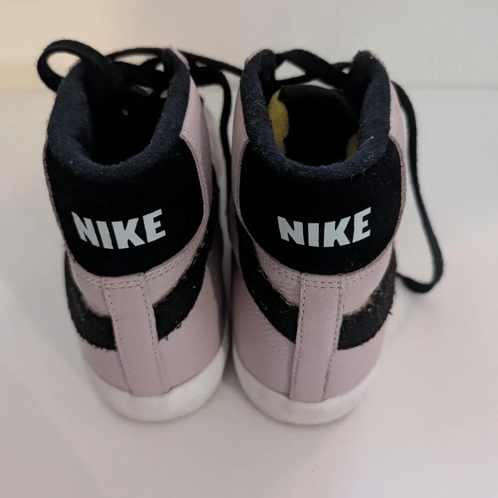 Nike Women's High-Top Sneakers Pink and Black